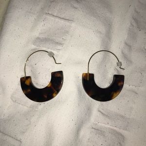 TORTOISESHELL HOOP EARRINGS
